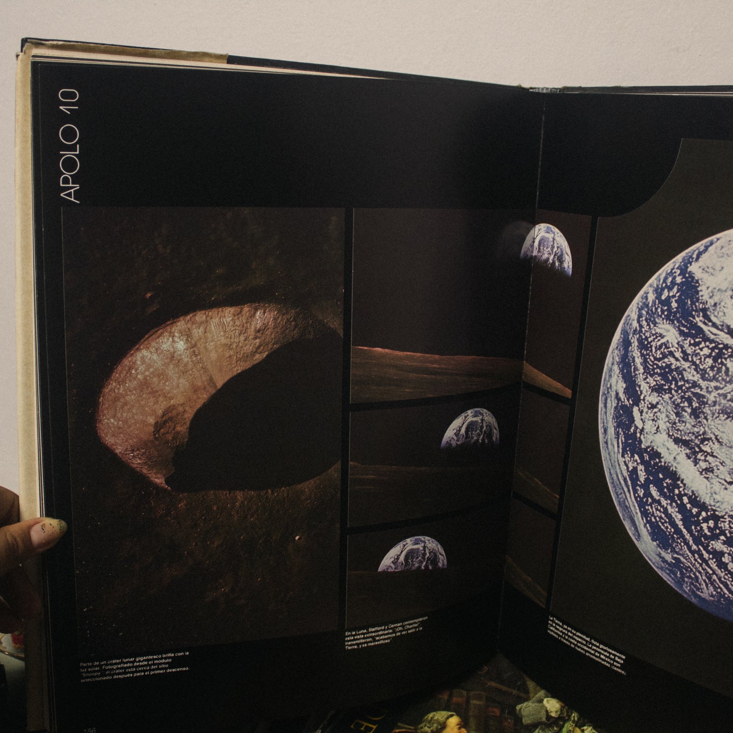 Libro LIFE en el espacio Table book